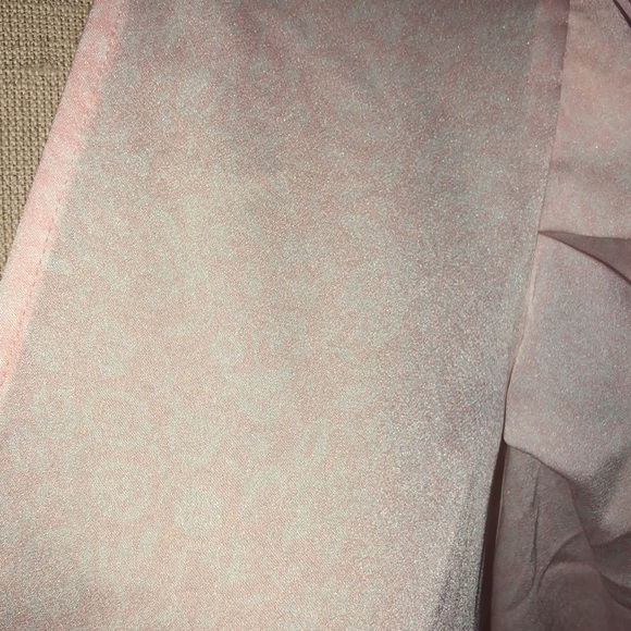 Never worn beautiful Express top - Picture 3 of 6